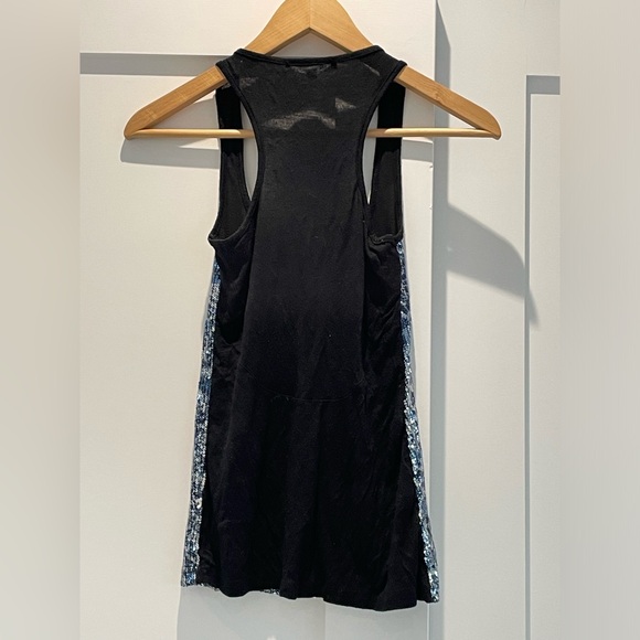 Women’s small tank top - Picture 2 of 3